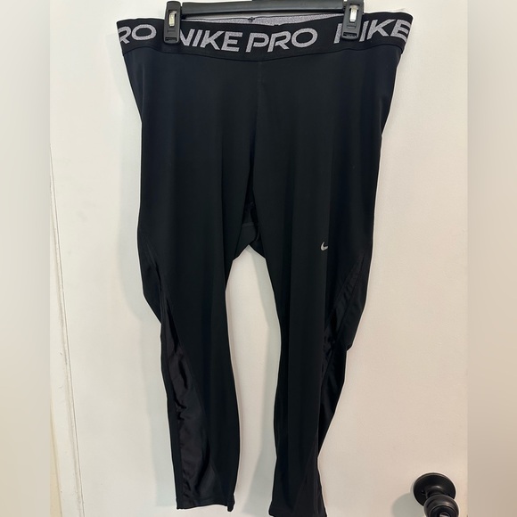 NIKE Pro Plus Size Mid-Rise Leggings - Picture 3 of 6